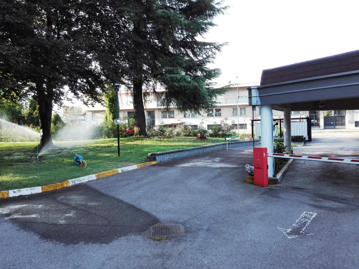 Hotel Motel Est Peschiera Borromeo Exterior foto