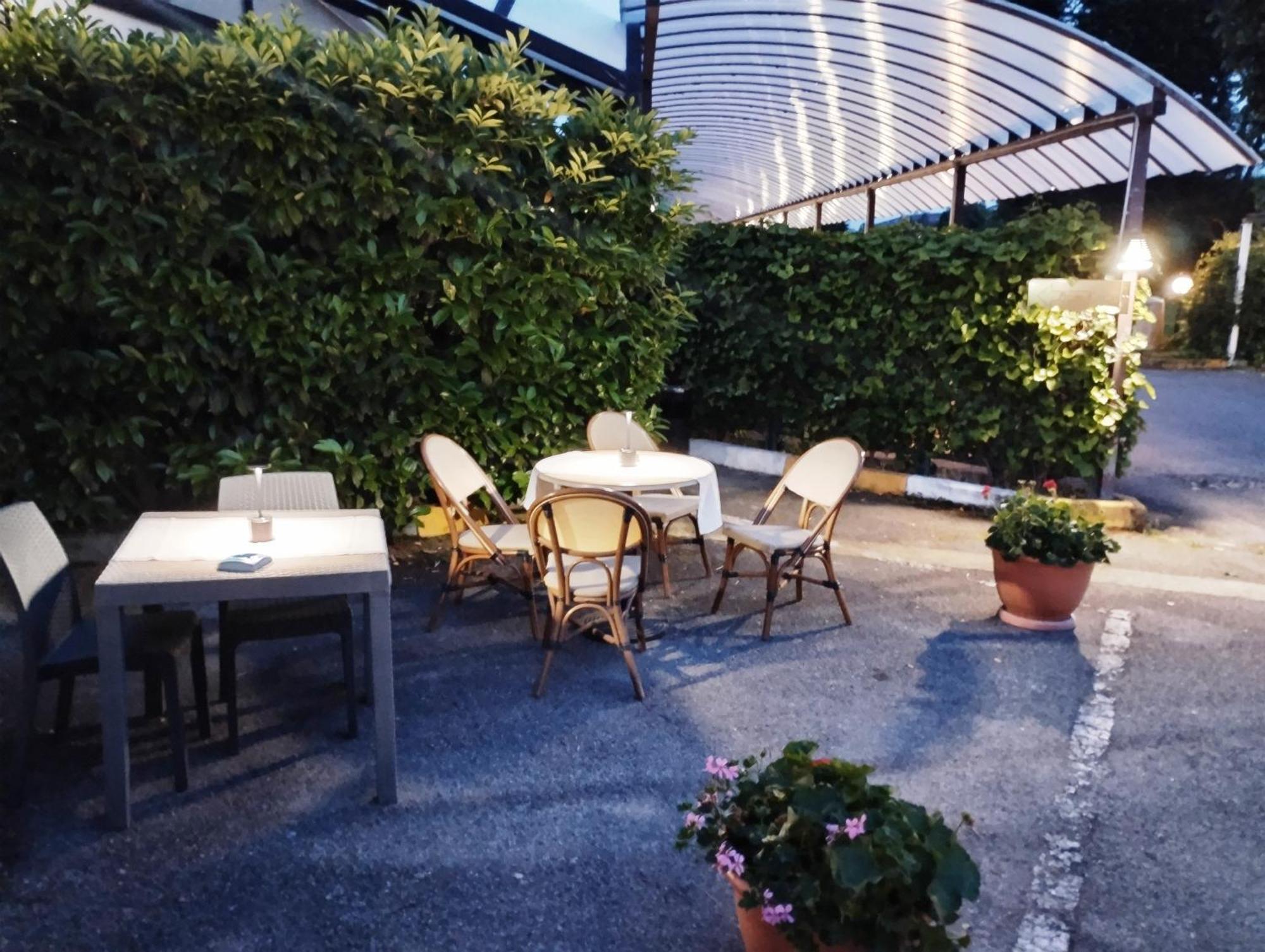 Hotel Motel Est Peschiera Borromeo Exterior foto